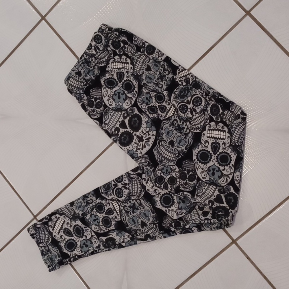 4/$60 New Skull Floral Print Leggings - Plus Size (Fits US12-18)